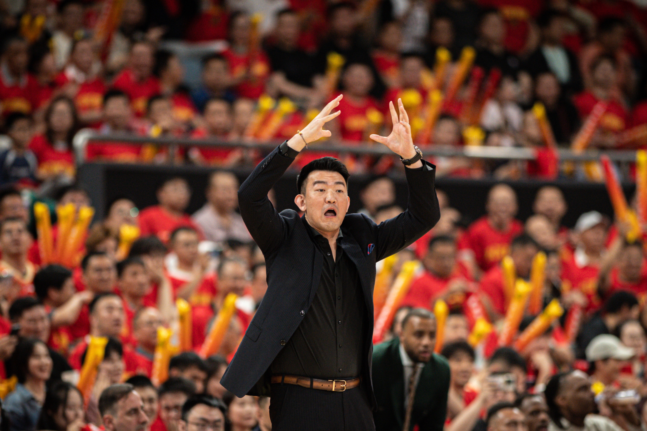 星空体育下载-包含里程碑夜拉齐奥队长鼓劲，CBA常规赛关键时刻刷纪录，赛场秩序良好，临场指挥获称赞的词条